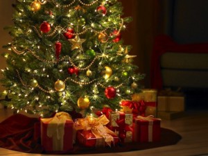 albero-di-natale-con-regali